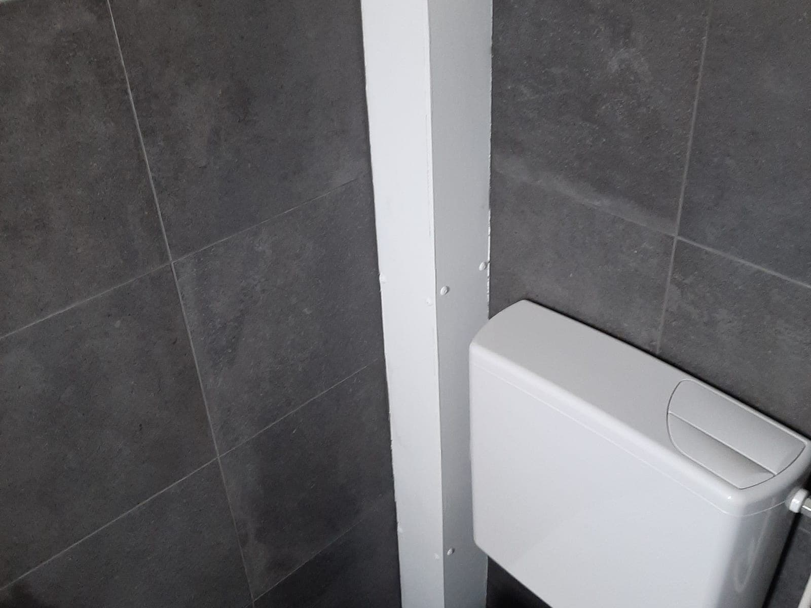 Toilet opnieuw betegeld, het resultaat